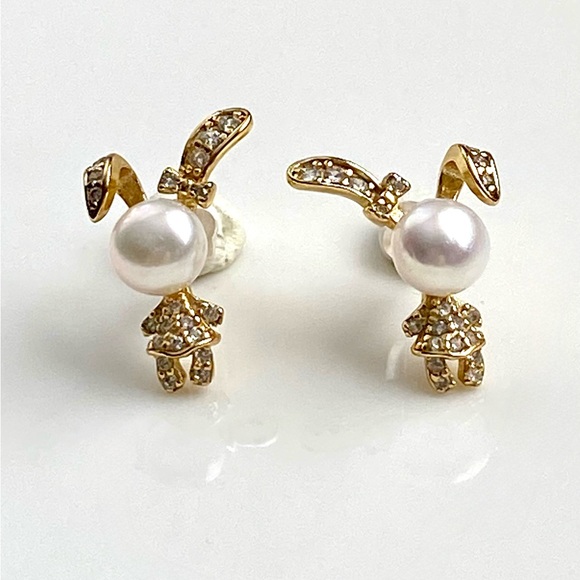 Hand Crafted Jewelry - E137-Handmade White Freshwater Pearl Bunny Earring